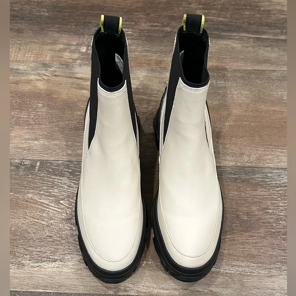 SOREL Womens Brex White Chelsea Boots Size 9